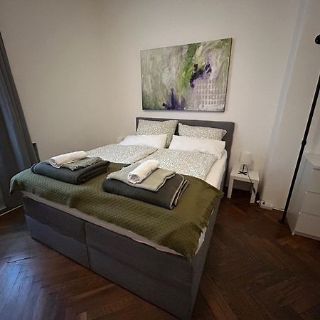 Wohnen Mit Kuenstlerflair In Muenchen Apartment Exterior photo