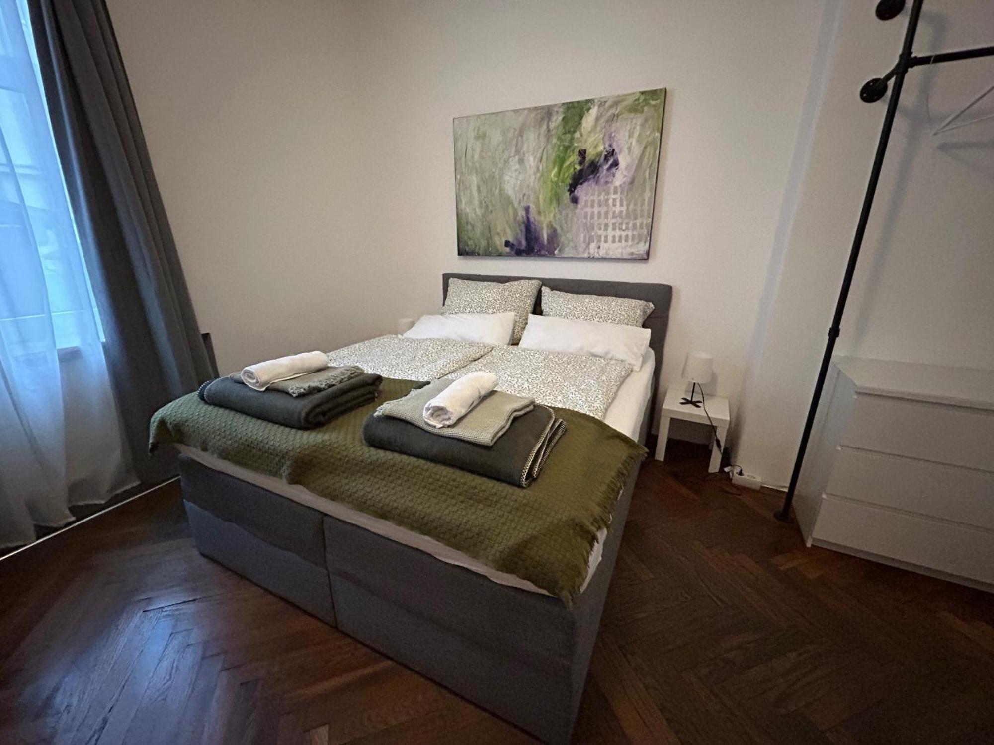 Wohnen Mit Kuenstlerflair In Muenchen Apartment Exterior photo