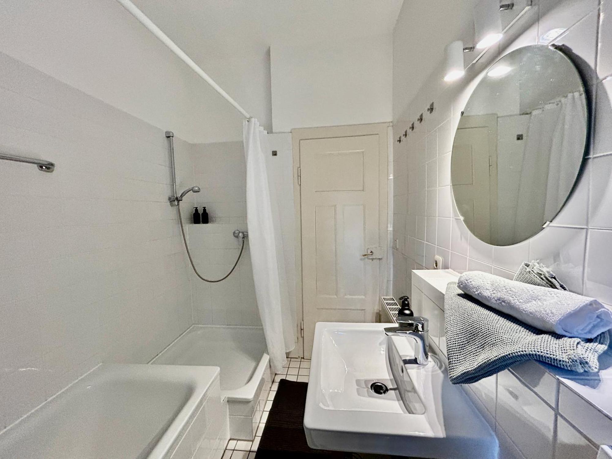Wohnen Mit Kuenstlerflair In Muenchen Apartment Exterior photo